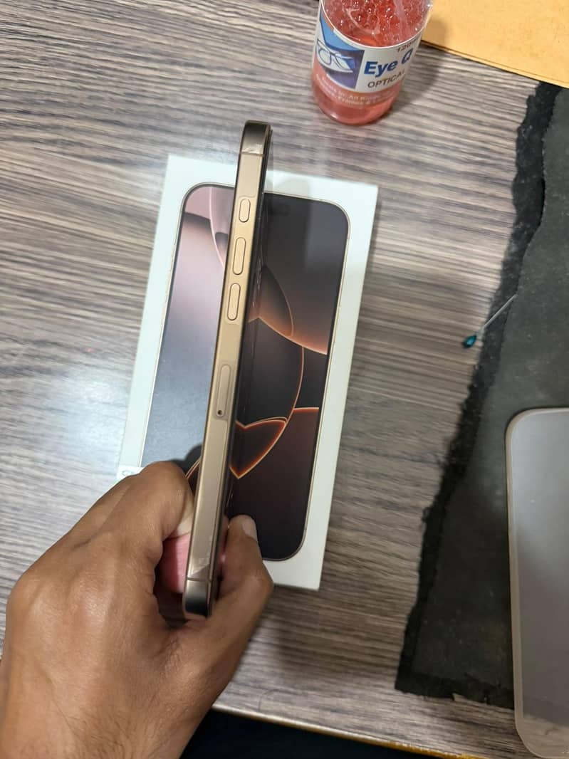 Apple iPhone 16 Pro Max 6