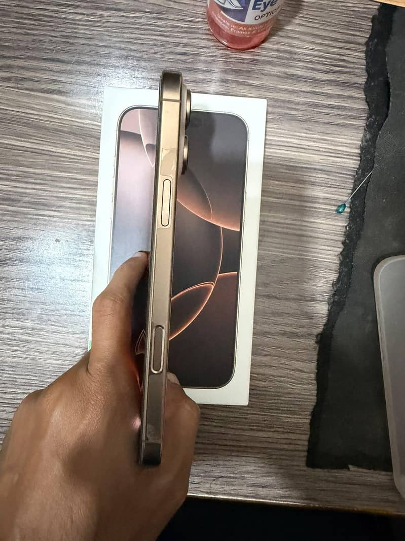Apple iPhone 16 Pro Max 7