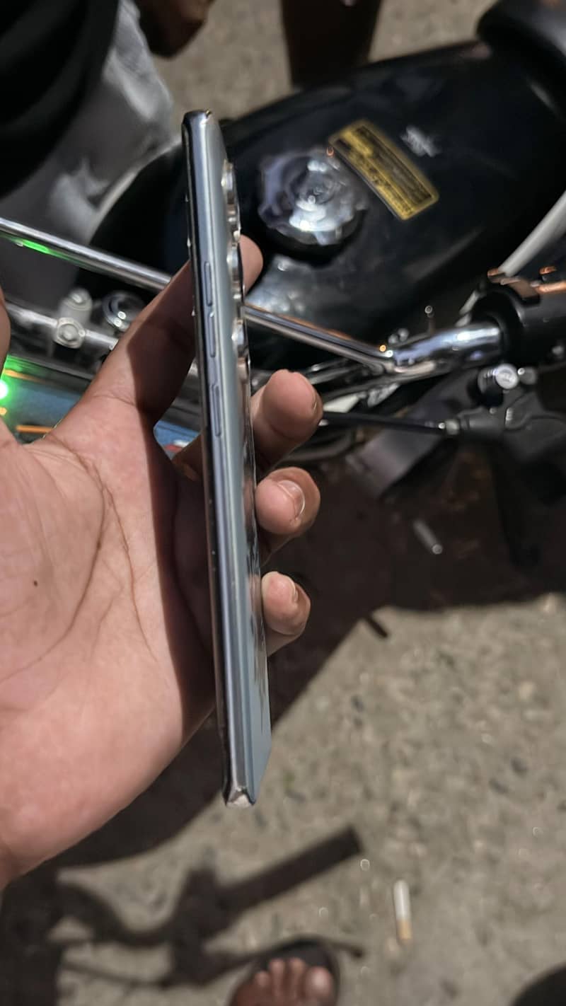 Tecno CAMON 40 Pro 4