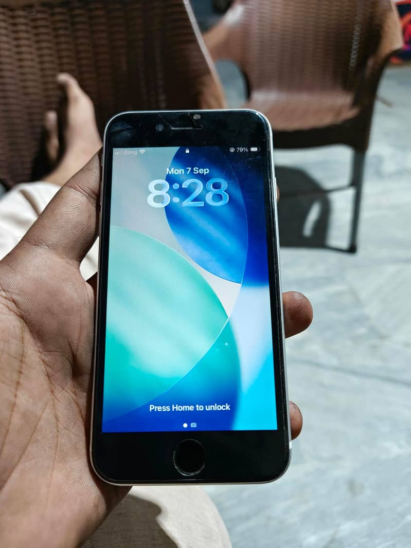 IPHONE SE 2 1