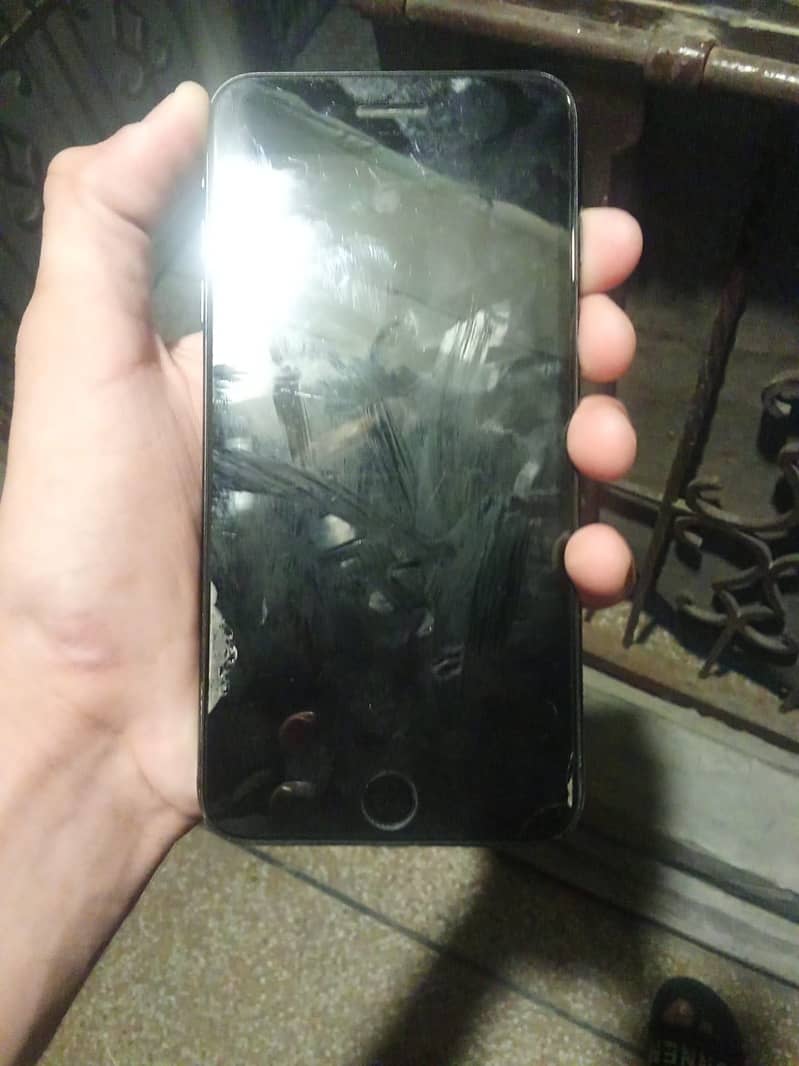 Apple iPhone 7 Plus 1