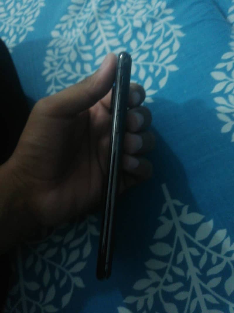 Apple iPhone X 5
