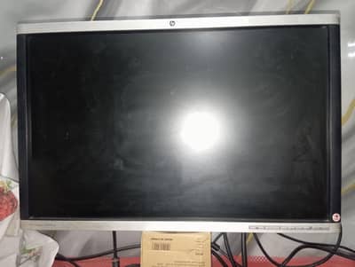 22-inch HP LA2205wg LCD