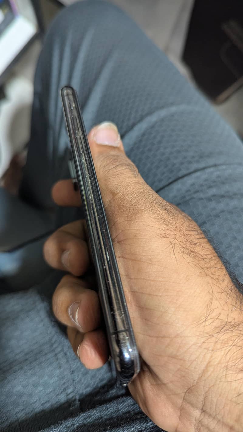 Apple iPhone X 4