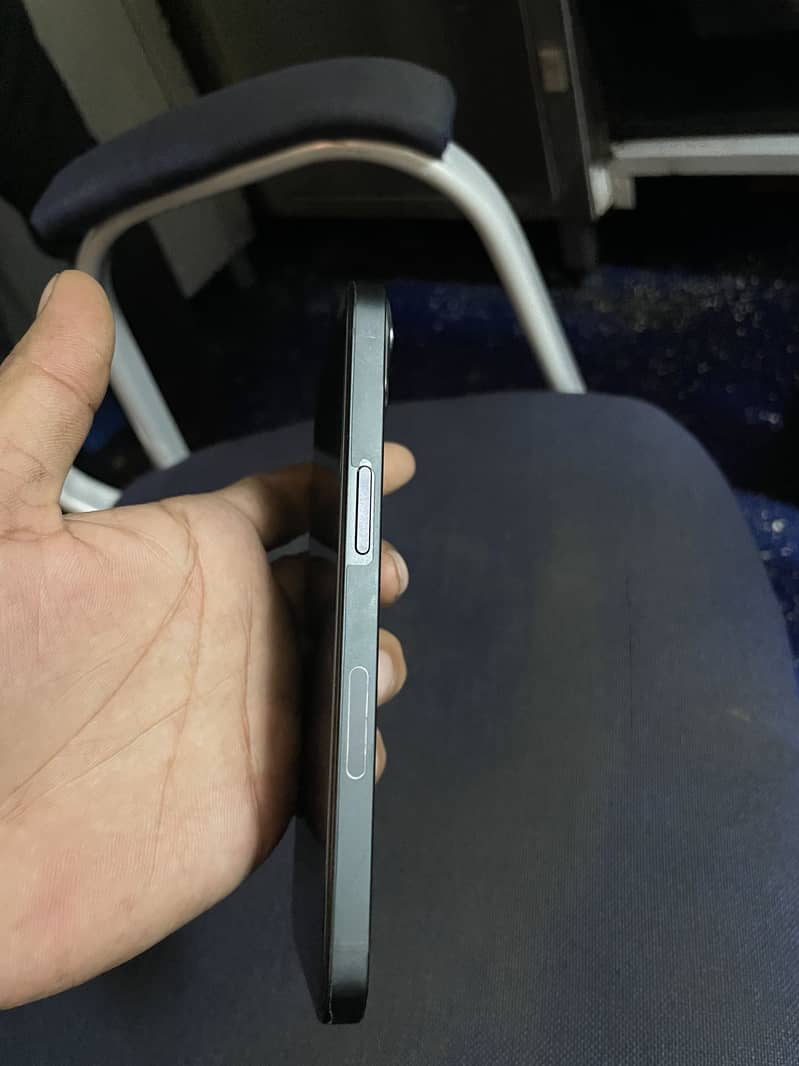 Apple iPhone 13 0