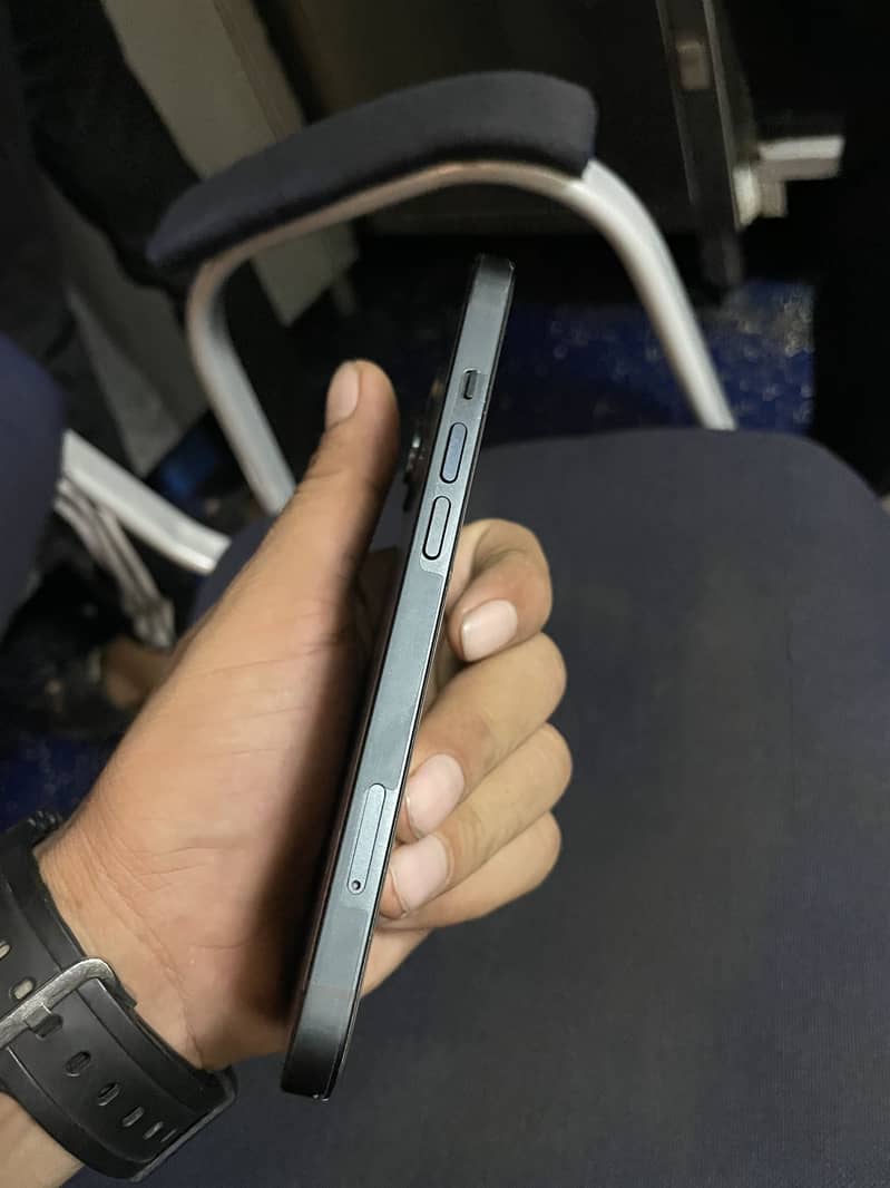 Apple iPhone 13 2