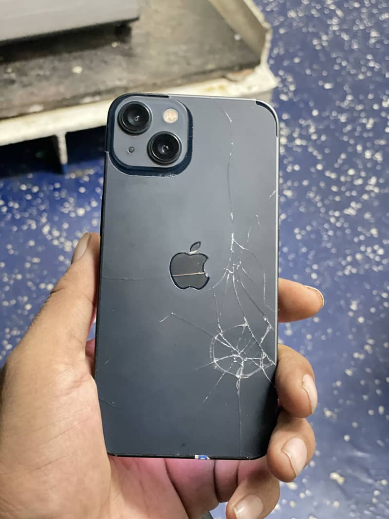 Apple iPhone 13 4