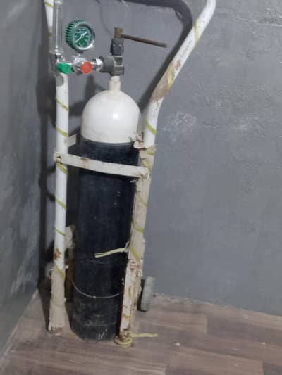 1 Oxygen Cylinder And 2 Regulator