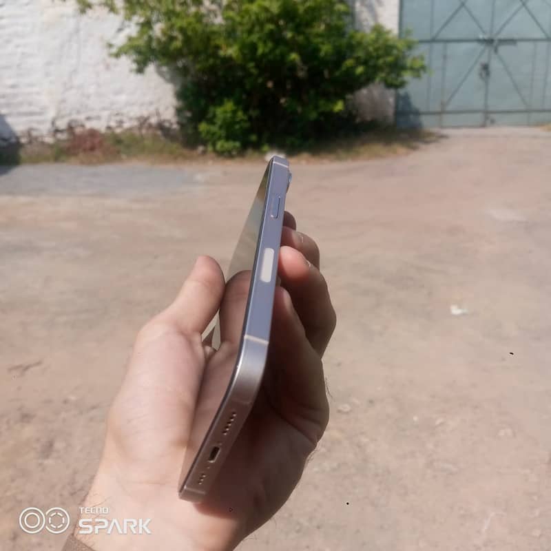 Apple iPhone 13 2
