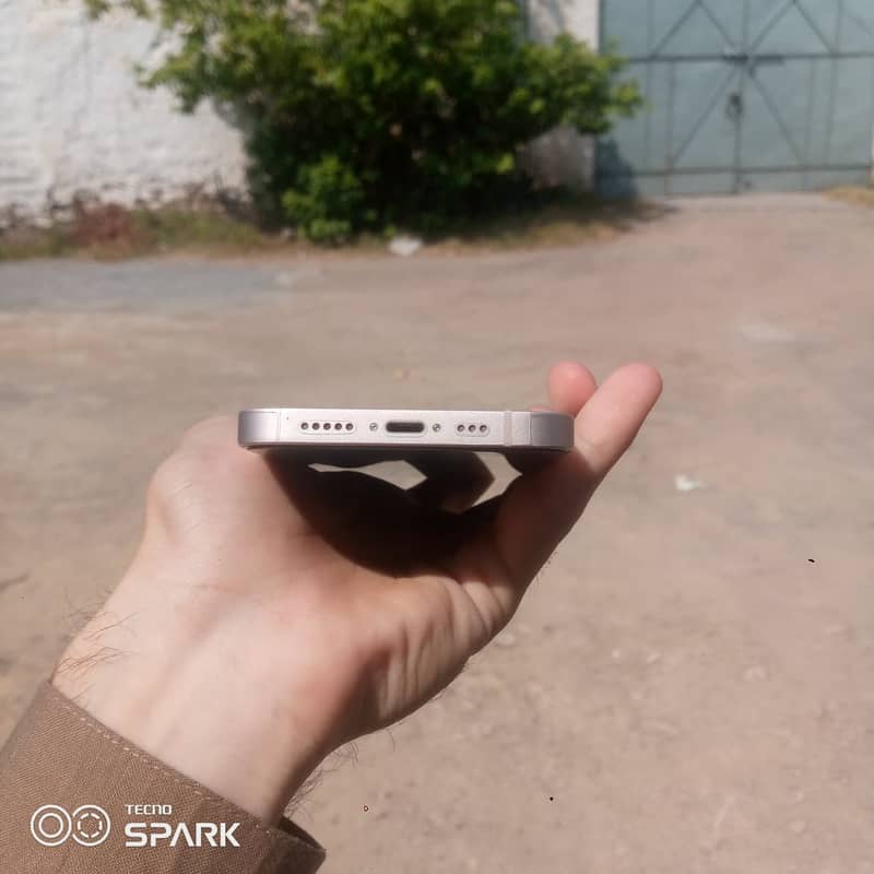 Apple iPhone 13 4