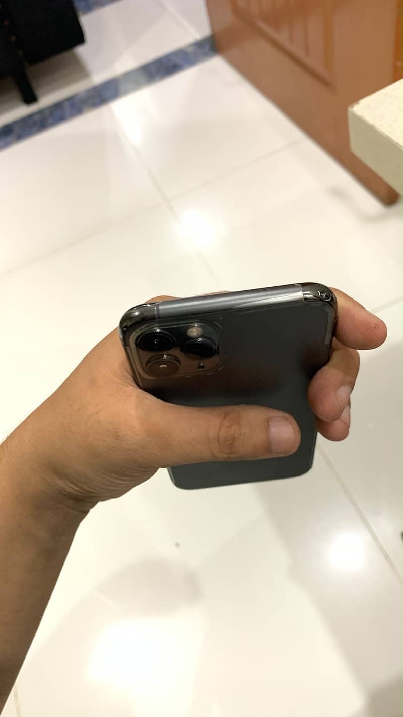 Apple iPhone 11 Pro 2