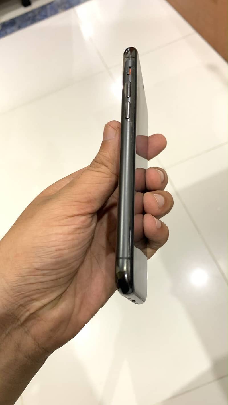 Apple iPhone 11 Pro 6