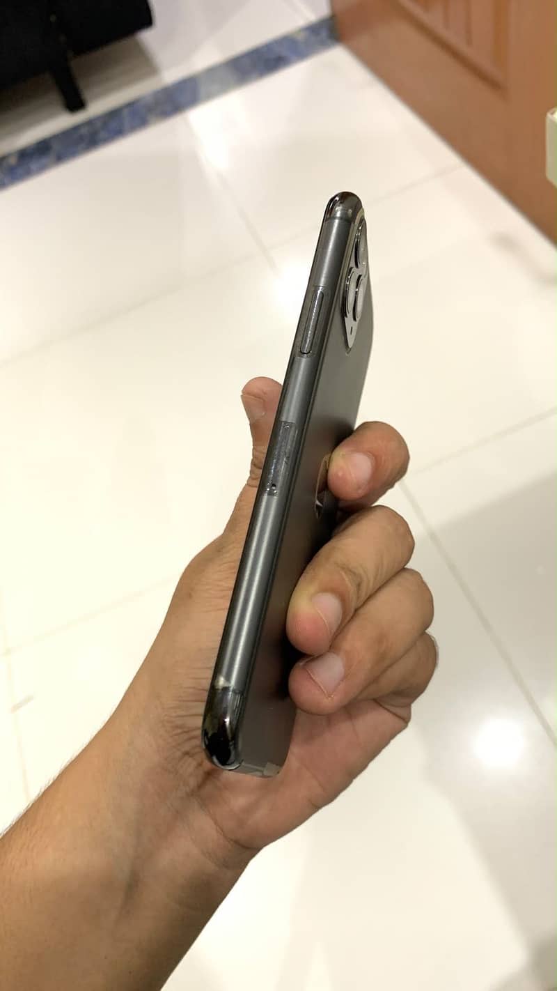 Apple iPhone 11 Pro 7