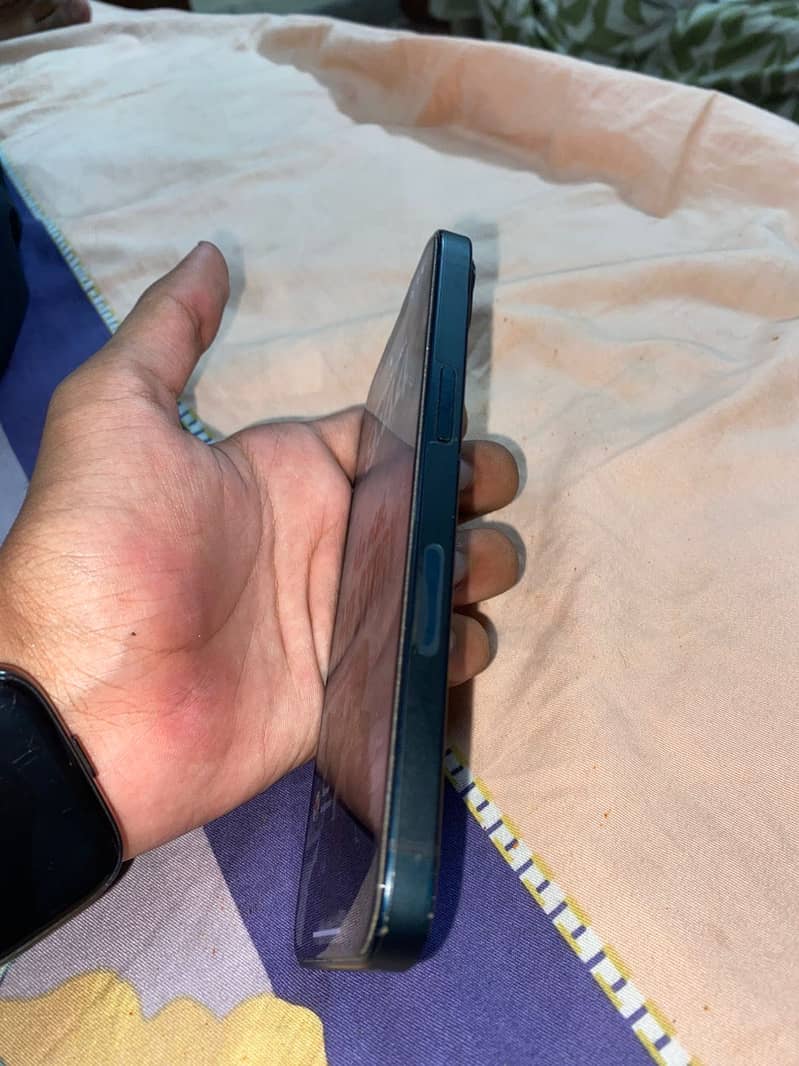 Apple iPhone 13 2