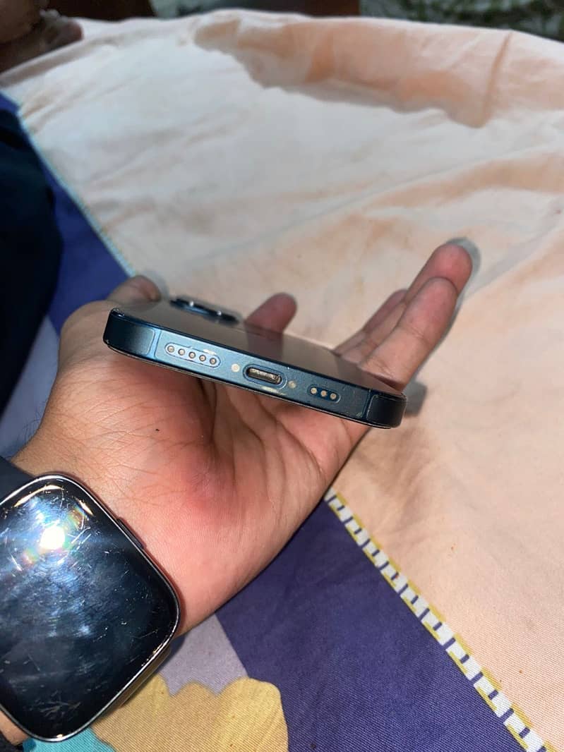 Apple iPhone 13 3