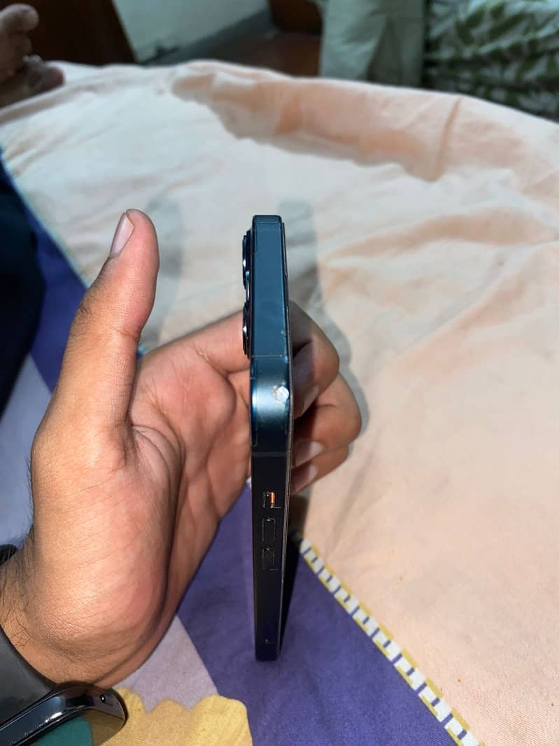 Apple iPhone 13 4
