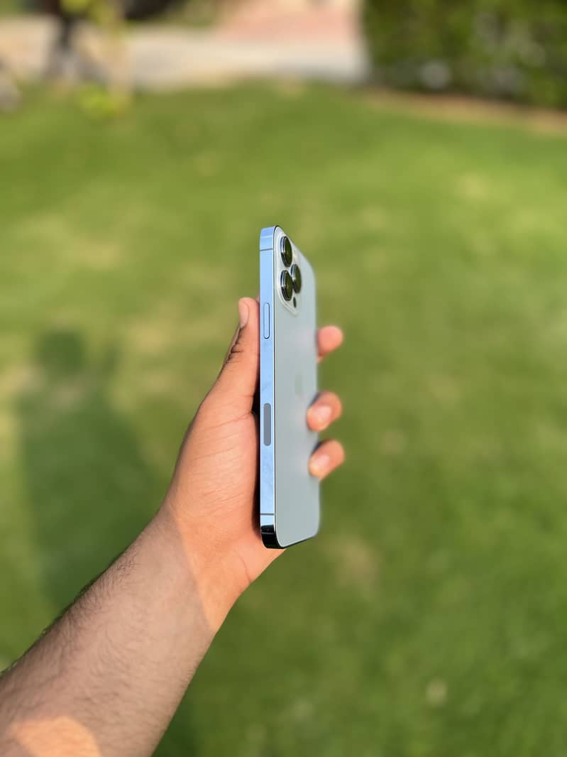 Apple iPhone 13 Pro Max 2