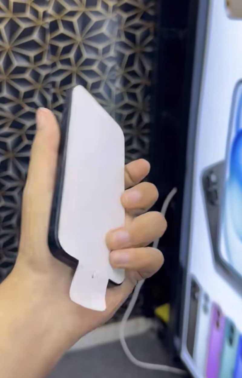 Apple iPhone 13 0