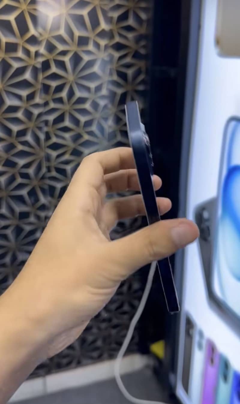 Apple iPhone 13 1