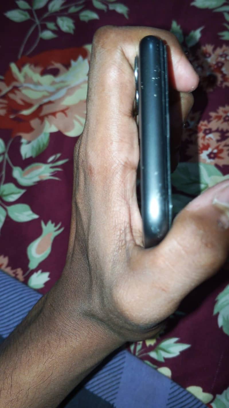 Apple iPhone 11 3