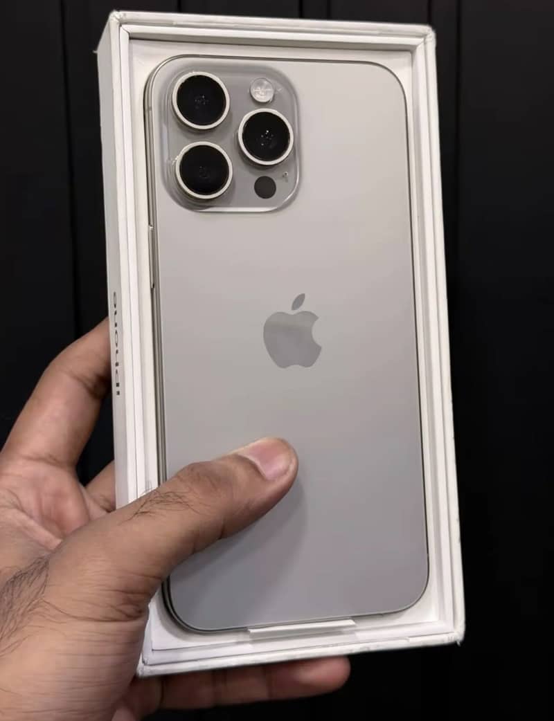 Apple iPhone 15 Pro Max 0