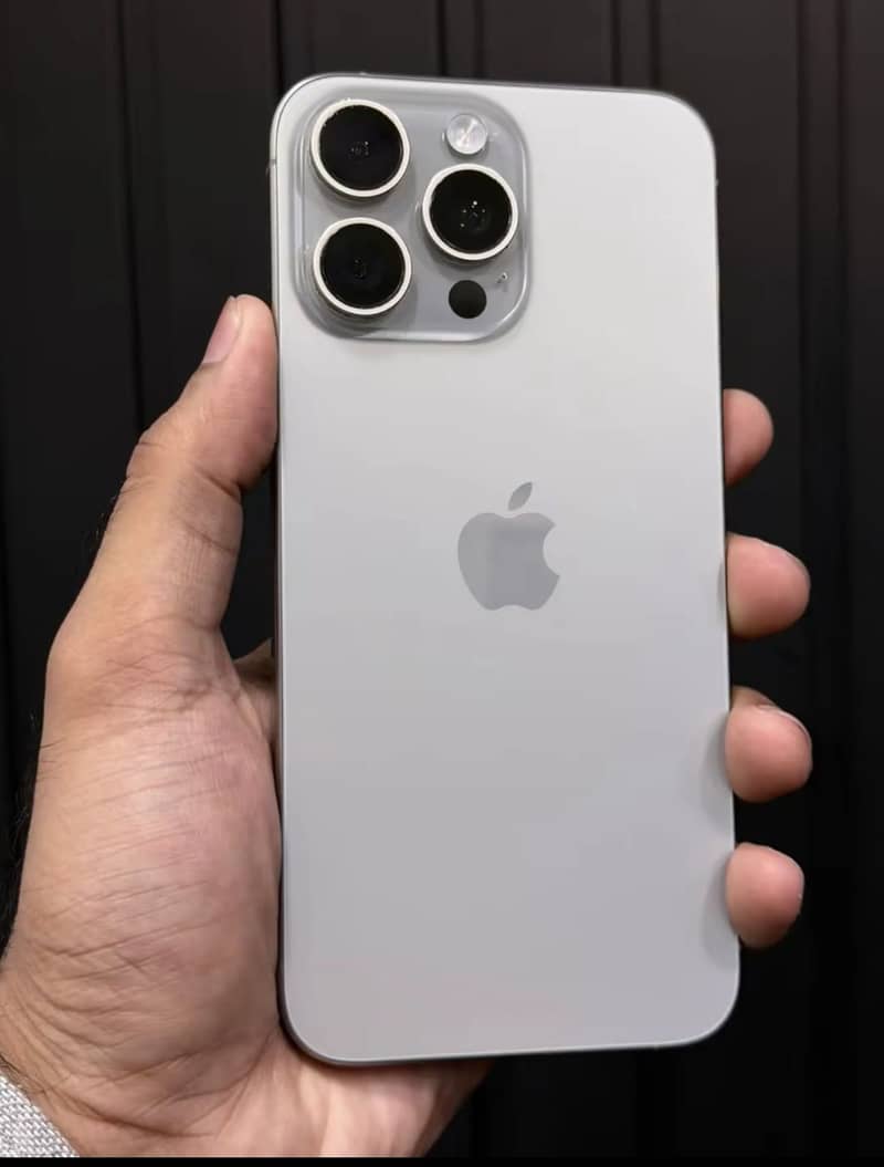 Apple iPhone 15 Pro Max 1