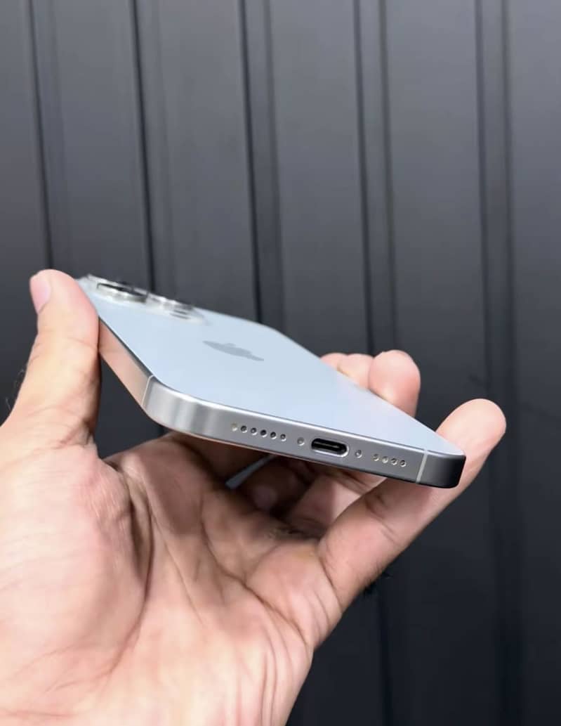 Apple iPhone 15 Pro Max 3