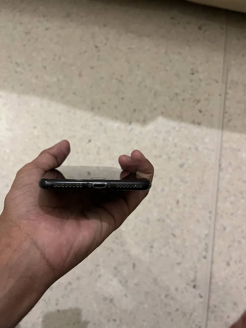 Apple iPhone 7 Plus 9
