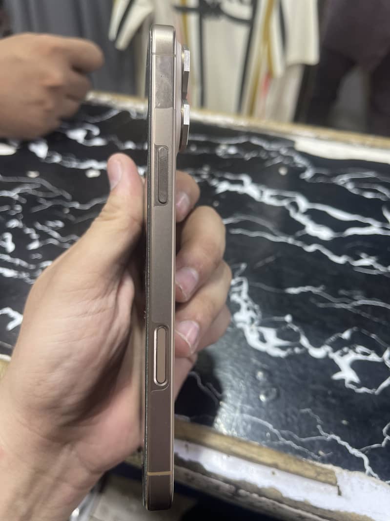 Apple iPhone 16 Pro Max 3