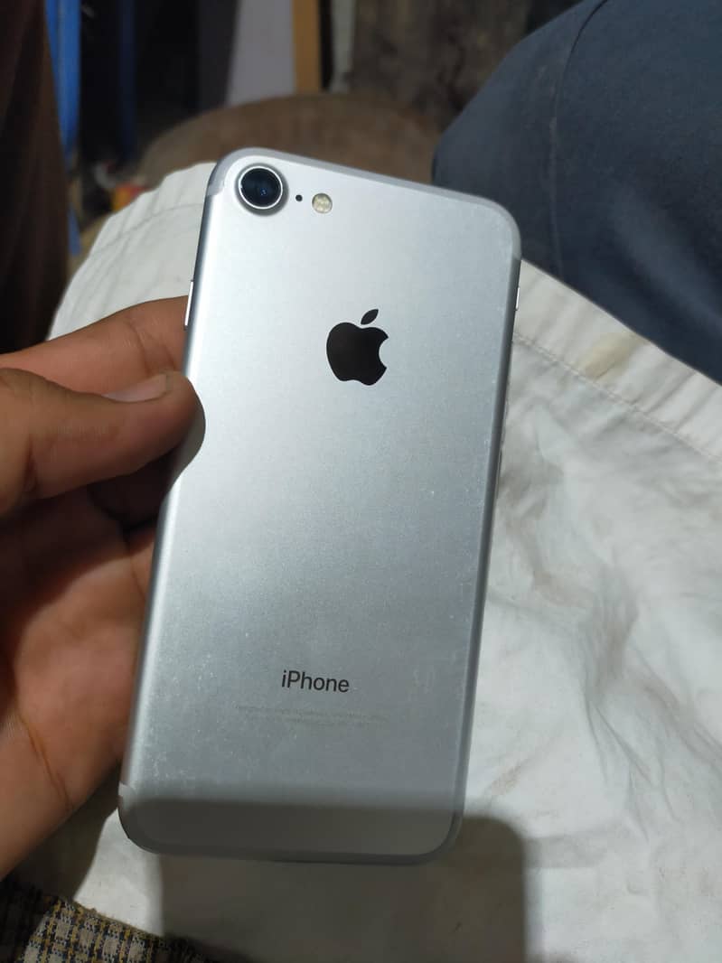 Apple iPhone 7 0