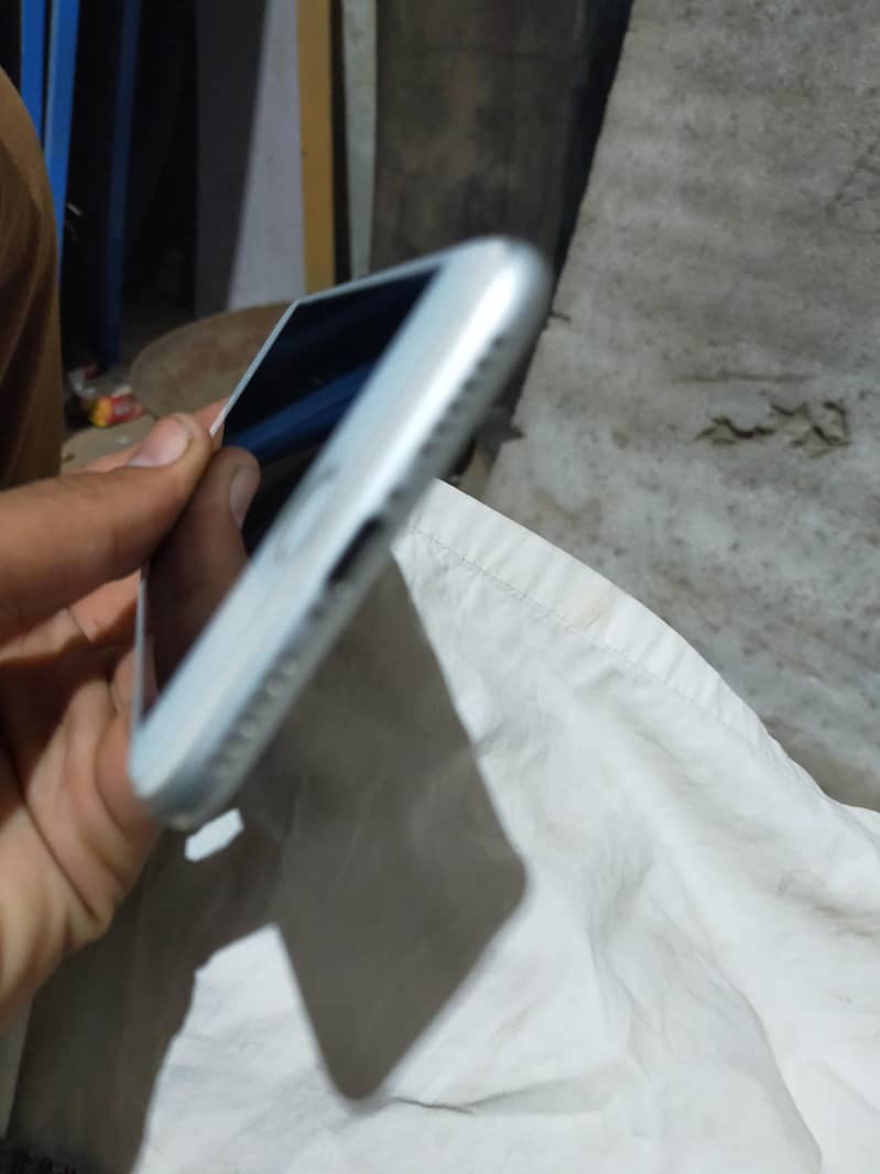 Apple iPhone 7 3
