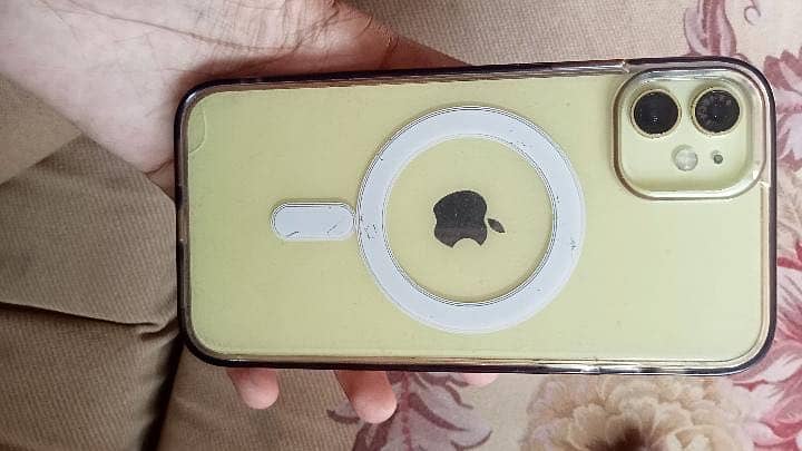 Apple iPhone 11 4