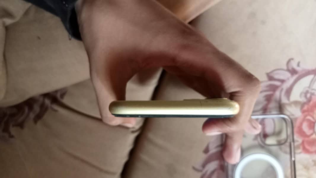 Apple iPhone 11 6