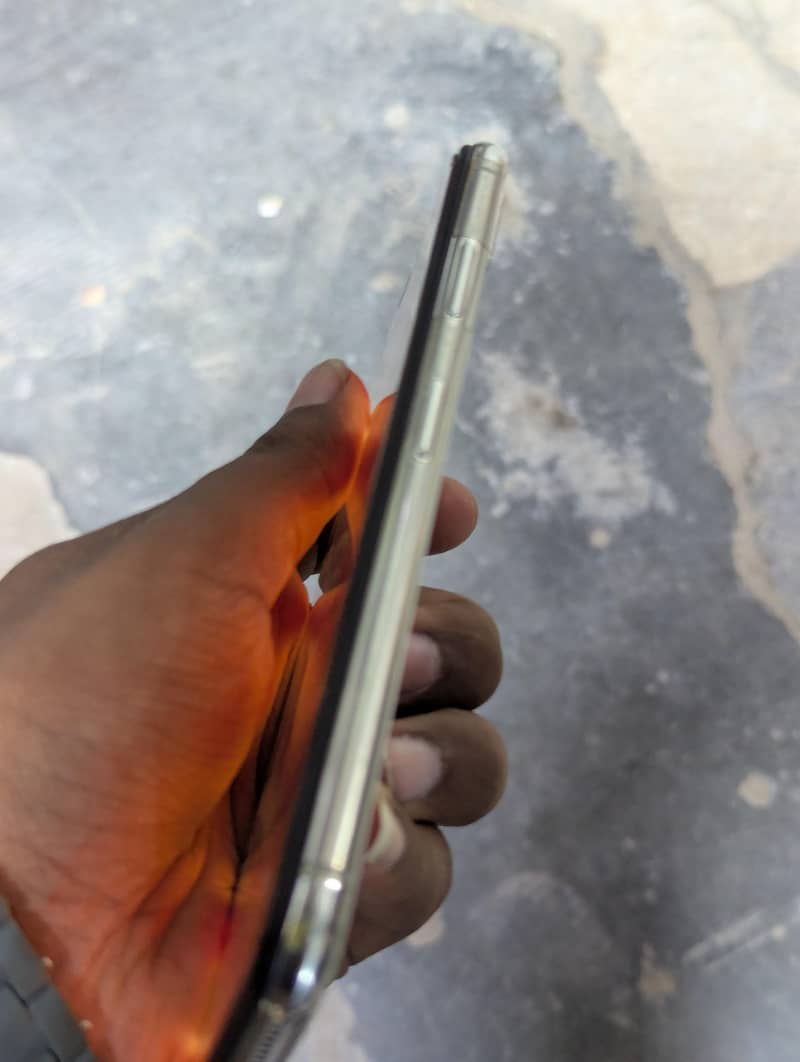 Apple iPhone XS Max 1