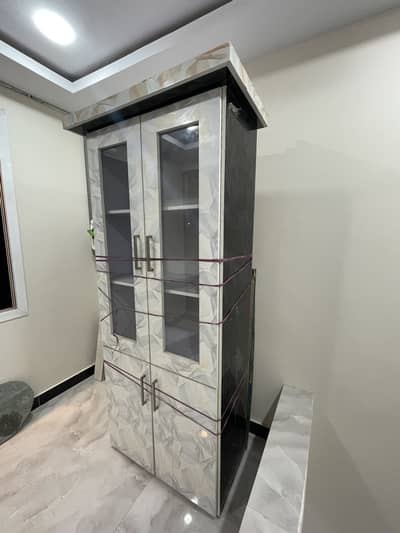 Wooden Wardrobe / Cupboard – Excellent 10/9 Condition