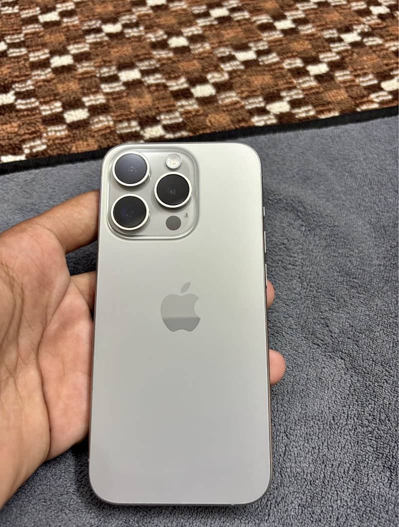 Apple iPhone 15 Pro 0