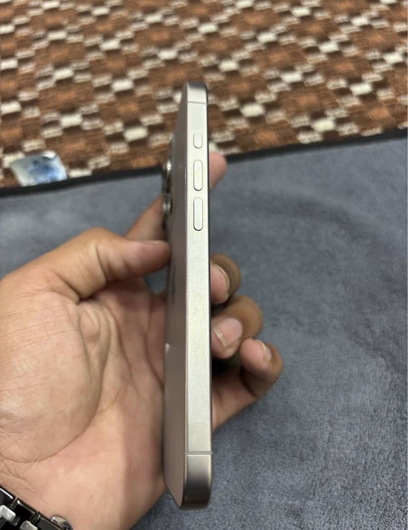 Apple iPhone 15 Pro 3