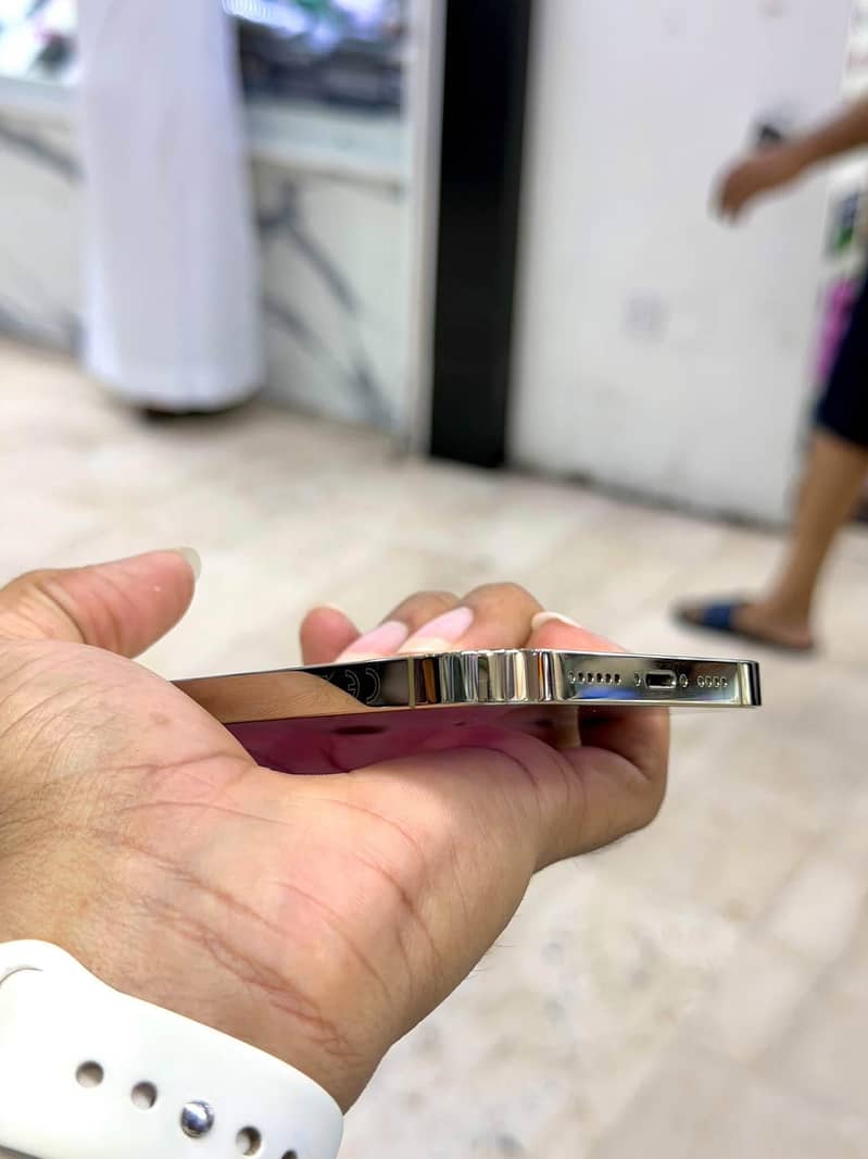 Apple iPhone 14 Pro Max 3