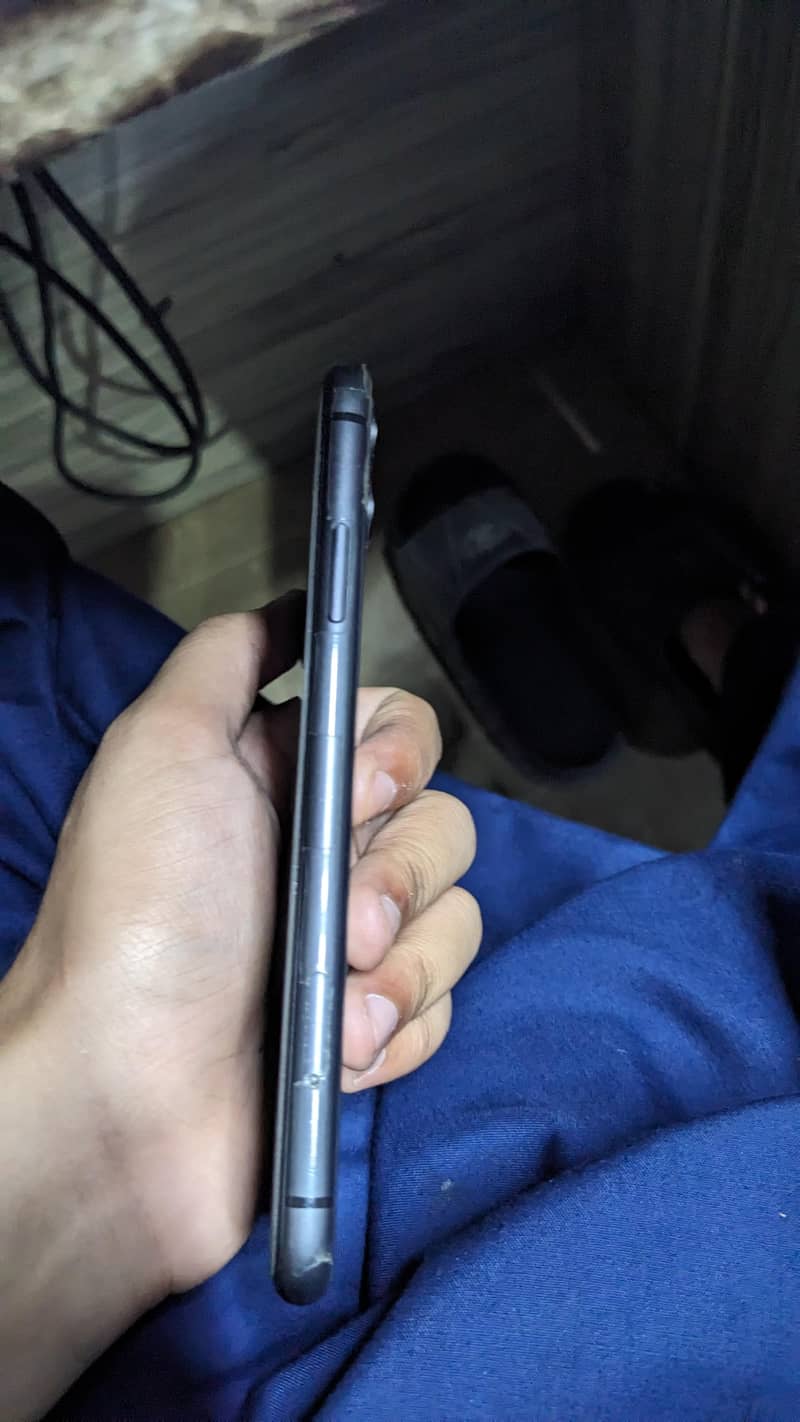 Apple iPhone 11 3