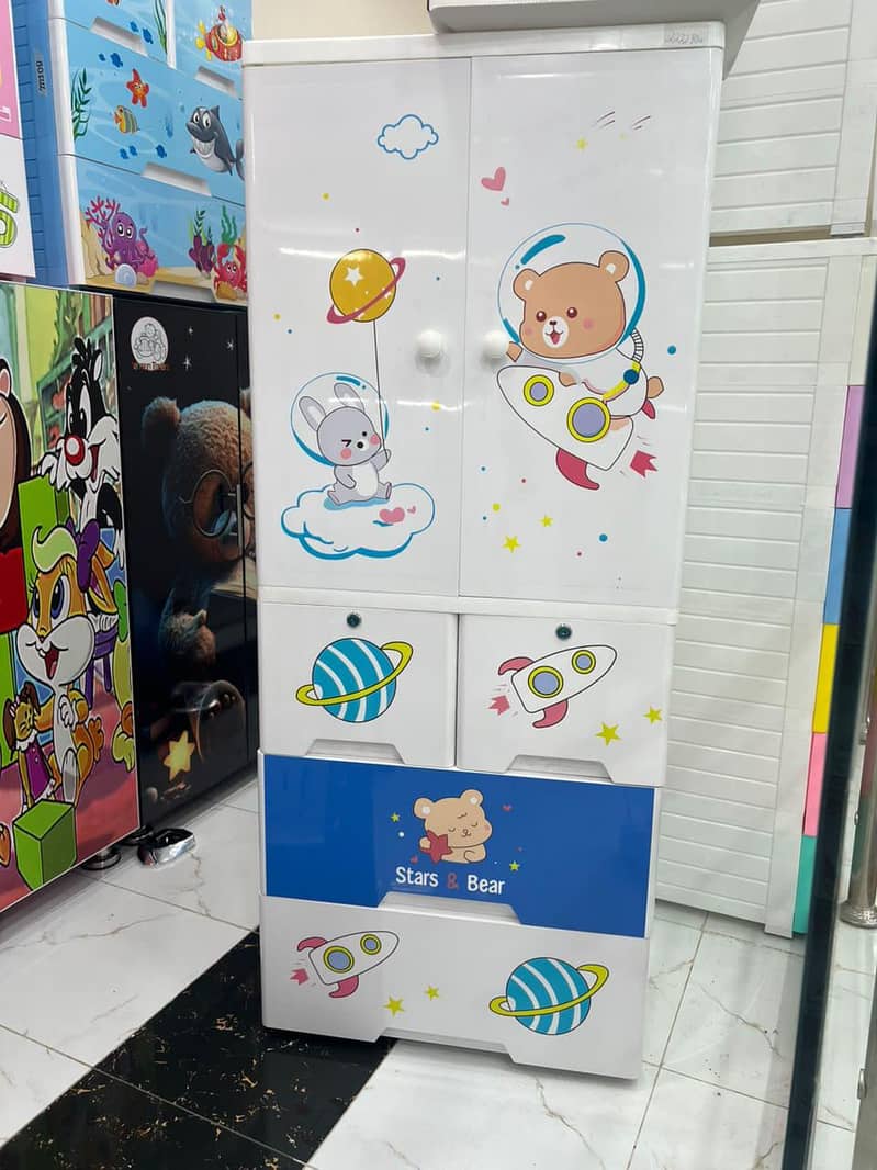 storage boxes 4