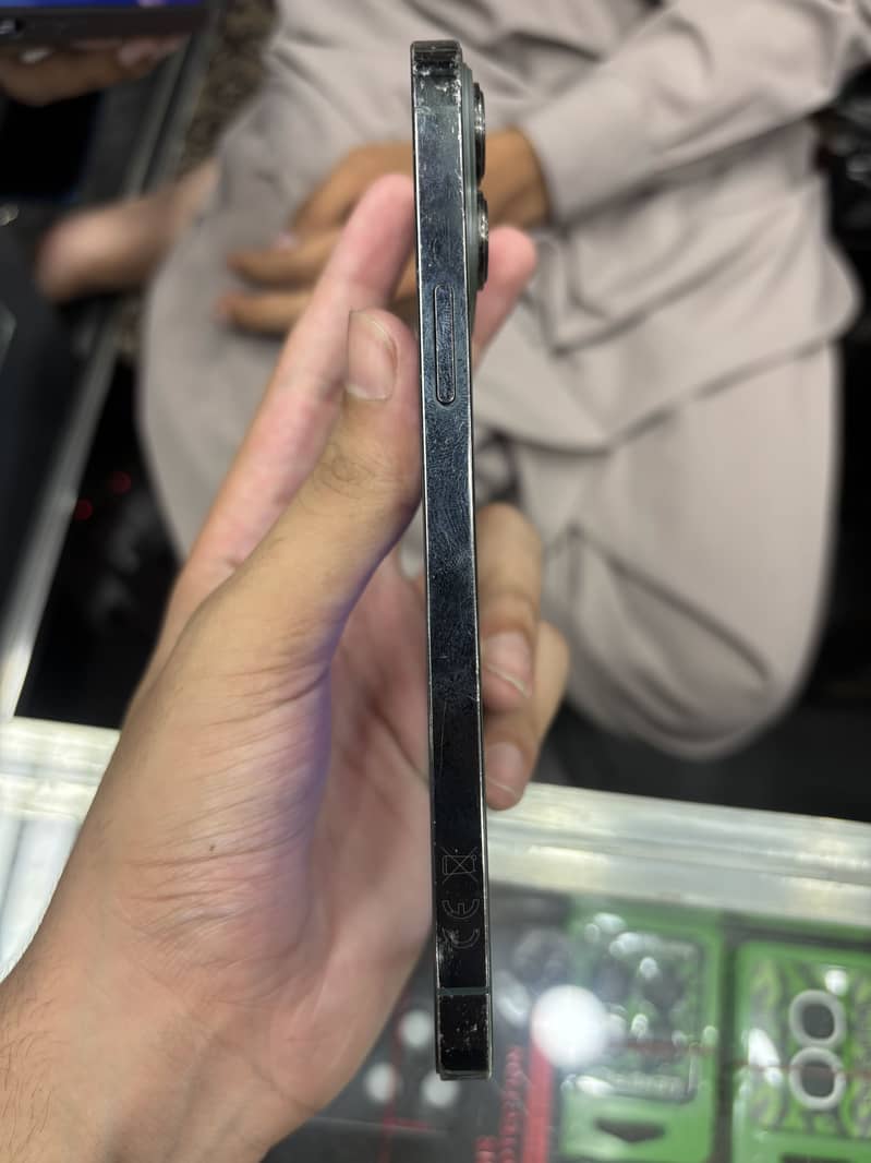 Apple iPhone 13 Pro Max 1