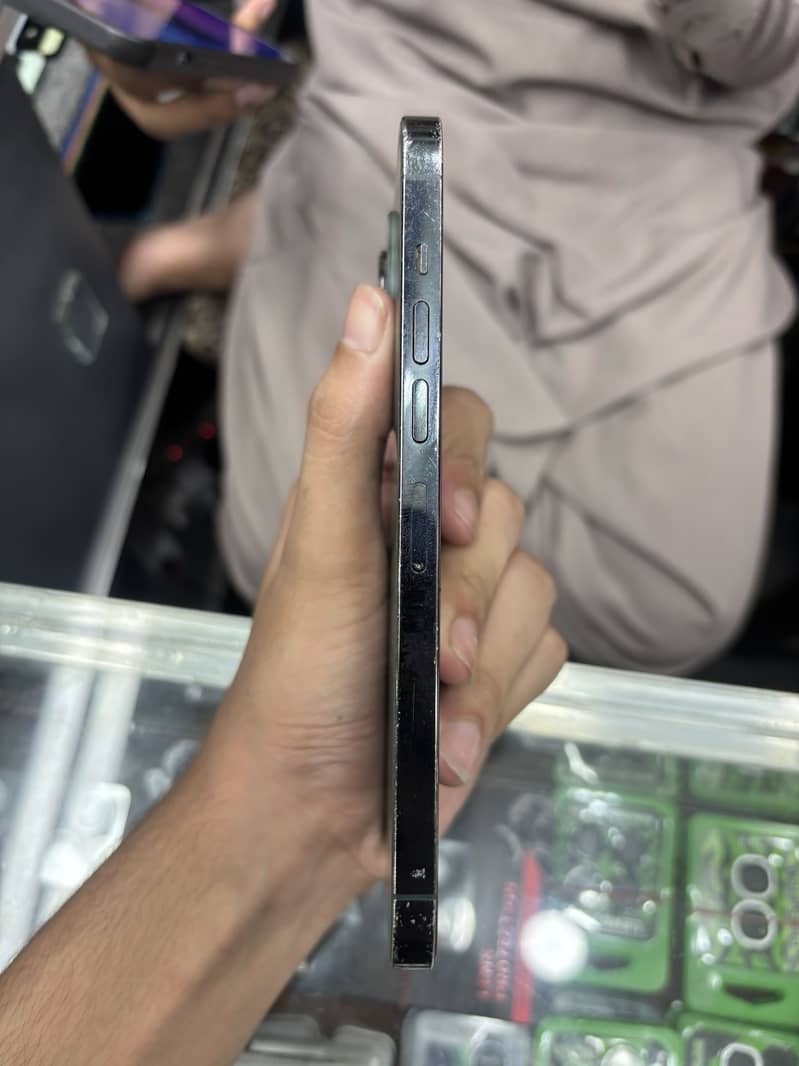 Apple iPhone 13 Pro Max 3