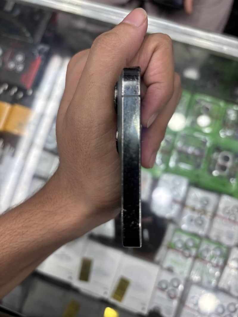 Apple iPhone 13 Pro Max 4