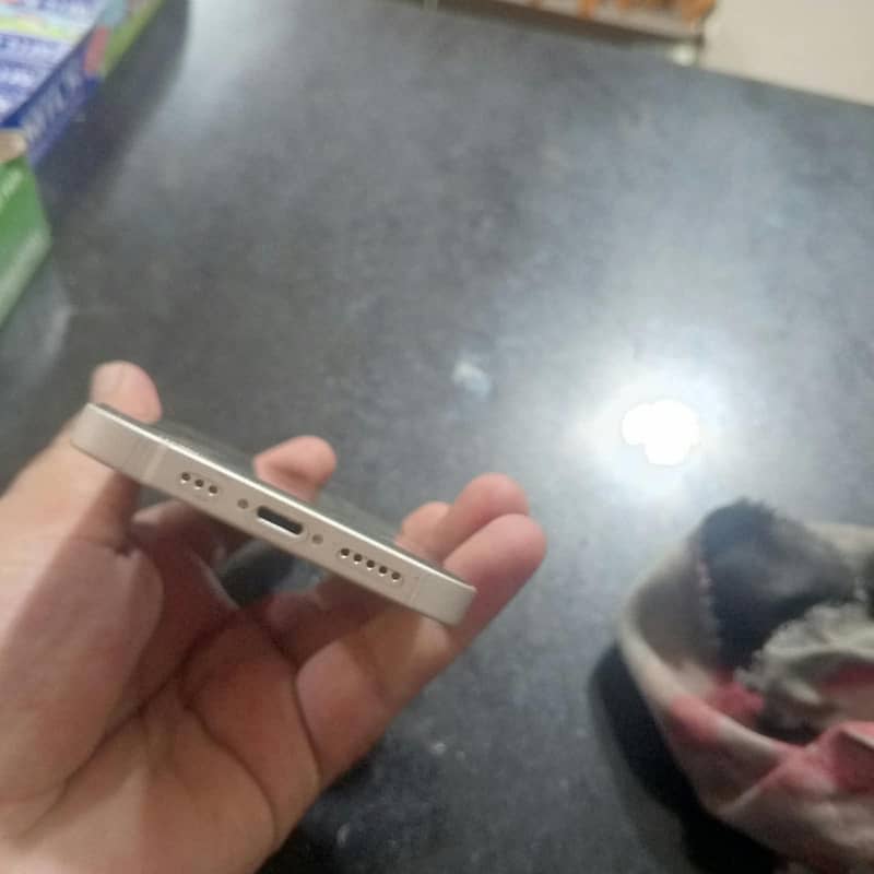Apple iPhone 12 4