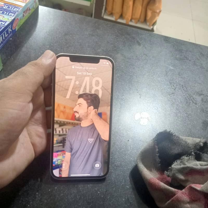 Apple iPhone 12 6