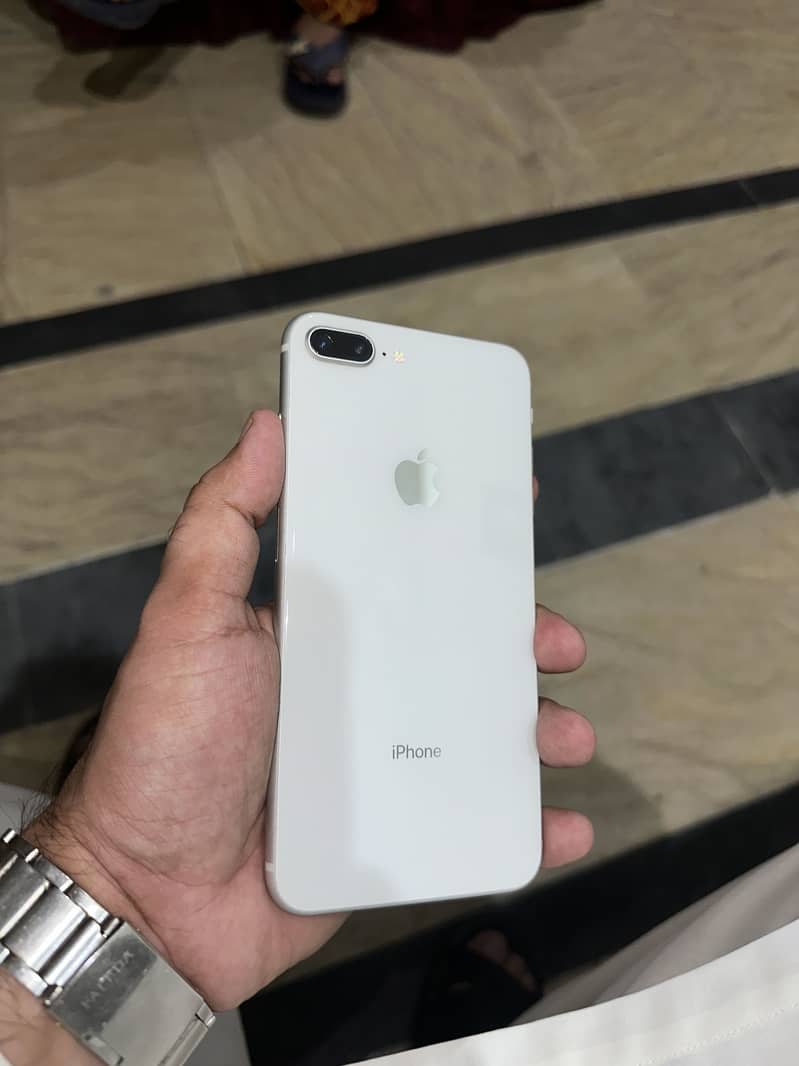 Apple iPhone 8 Plus 1