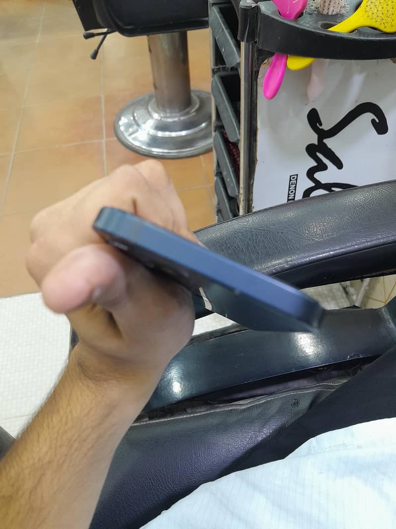 Apple iPhone 12 3