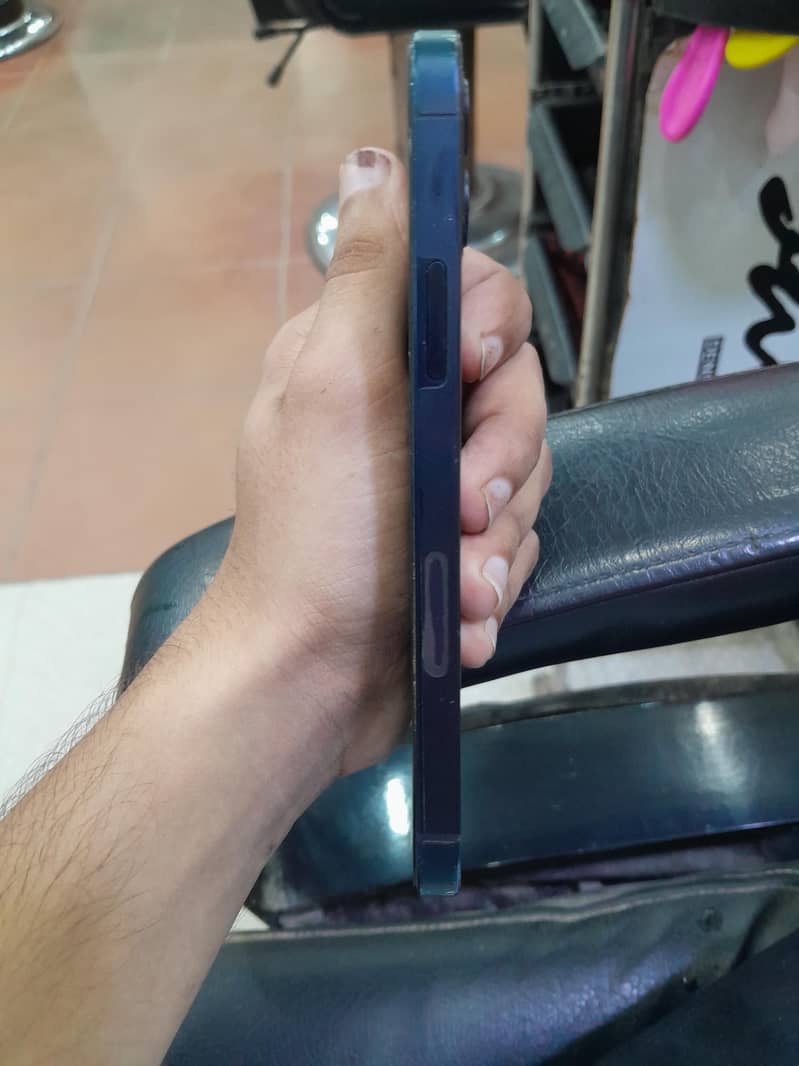 Apple iPhone 12 6