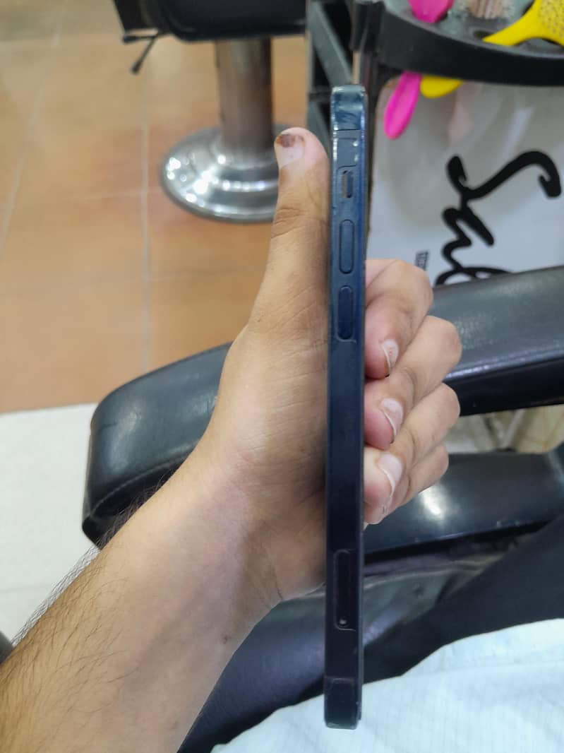 Apple iPhone 12 7
