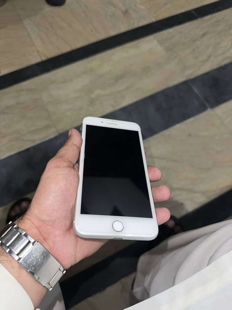 Apple iPhone 8 Plus 3